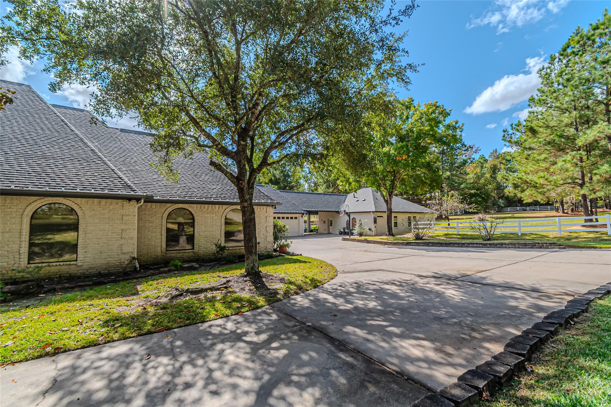 Montgomery, Texas, 77316, United States, 4 Bedrooms Bedrooms, ,7 BathroomsBathrooms,Residential,Active,1993945