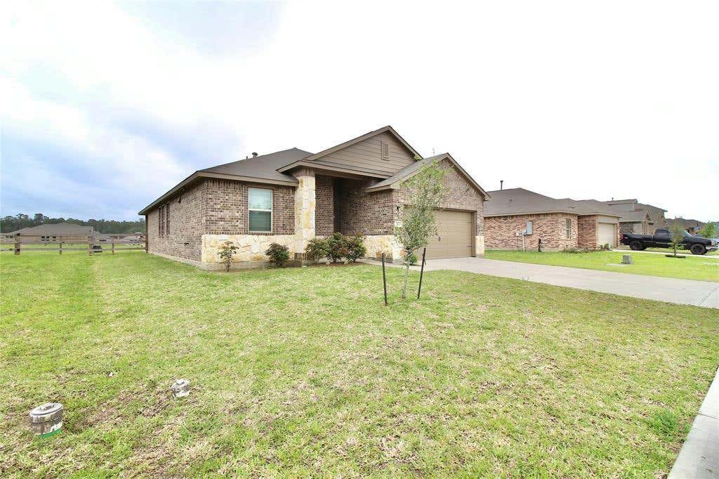 213 KICKAPOO DR, ANAHUAC, TX 77514, photo 1 of 27