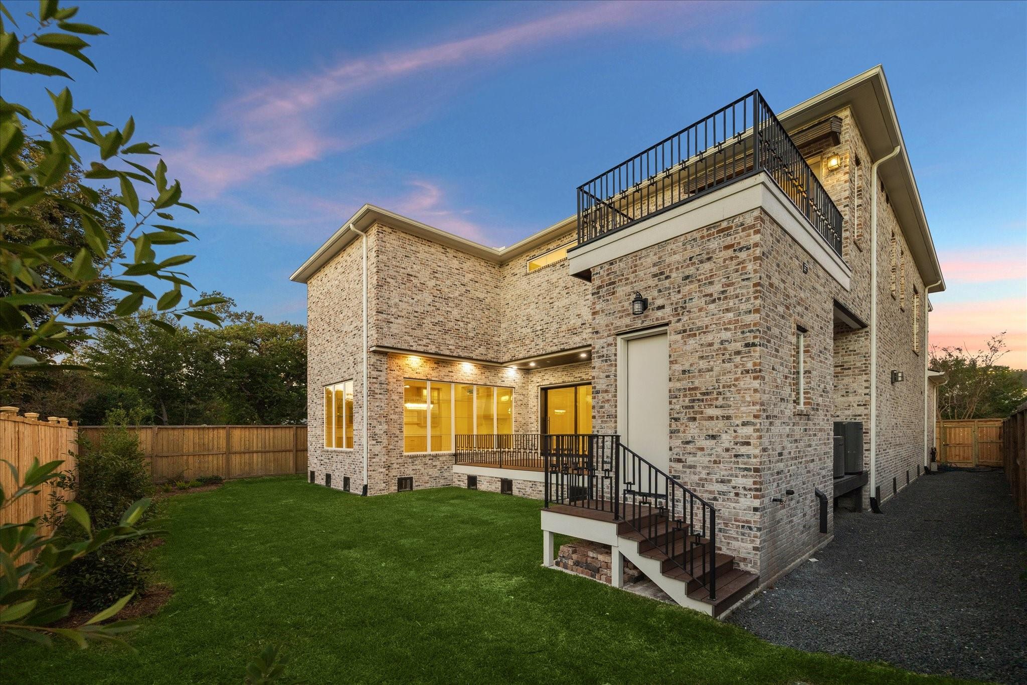 Bellaire, Texas, 77401, United States, 4 Bedrooms Bedrooms, ,6 BathroomsBathrooms,Residential,Pending,2001061