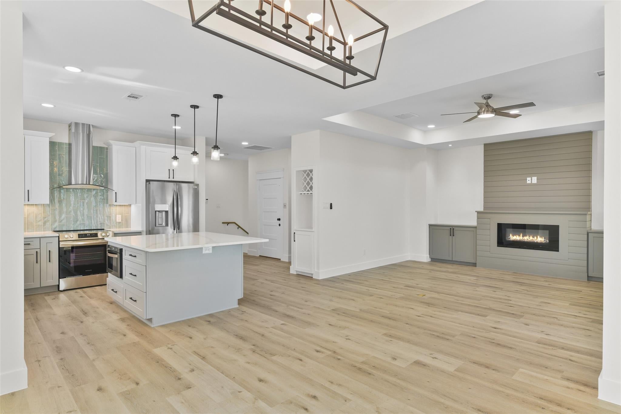 Jamaica Beach, Texas, 77554, United States, 5 Bedrooms Bedrooms, ,5 BathroomsBathrooms,Residential,Active,1884876