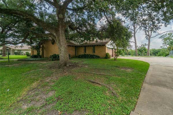 18210 NASSAU BAY DR, NASSAU BAY, TX 77058, photo 3 of 38