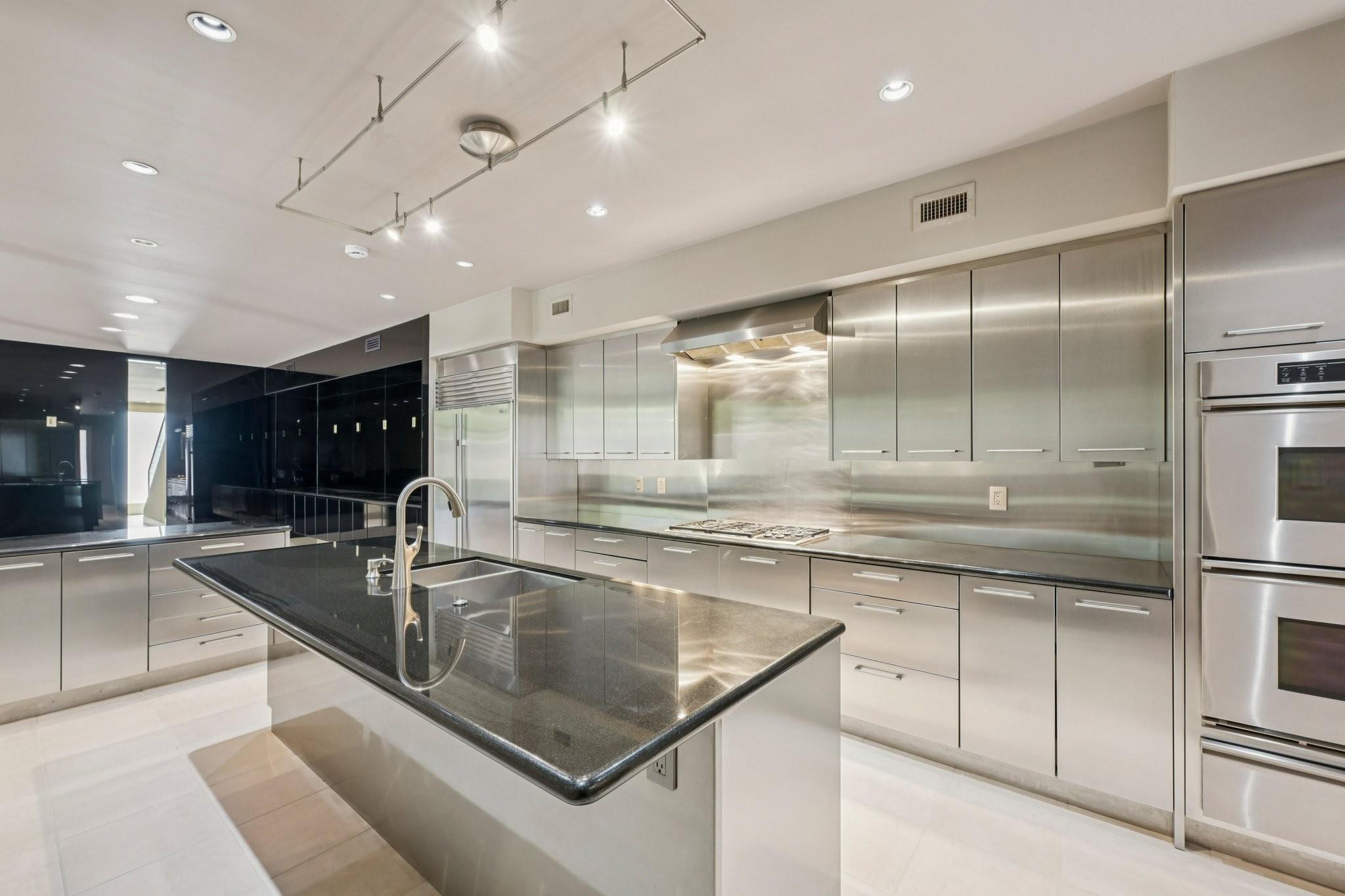 Houston, Texas, 77027, United States, 3 Bedrooms Bedrooms, ,4 BathroomsBathrooms,Residential,Active,1969670