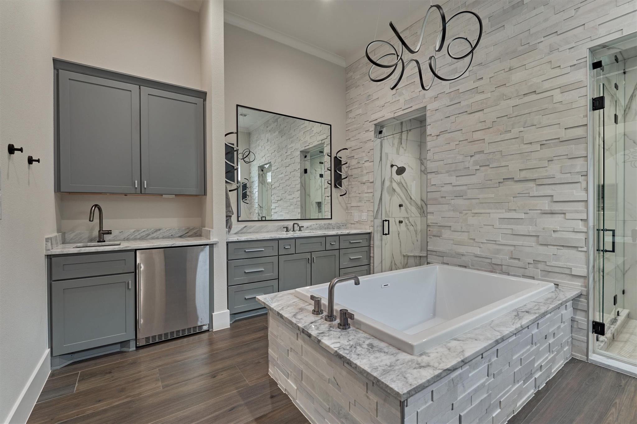 Montgomery, Texas, 77316, United States, 5 Bedrooms Bedrooms, ,8 BathroomsBathrooms,Residential,Active,1953008