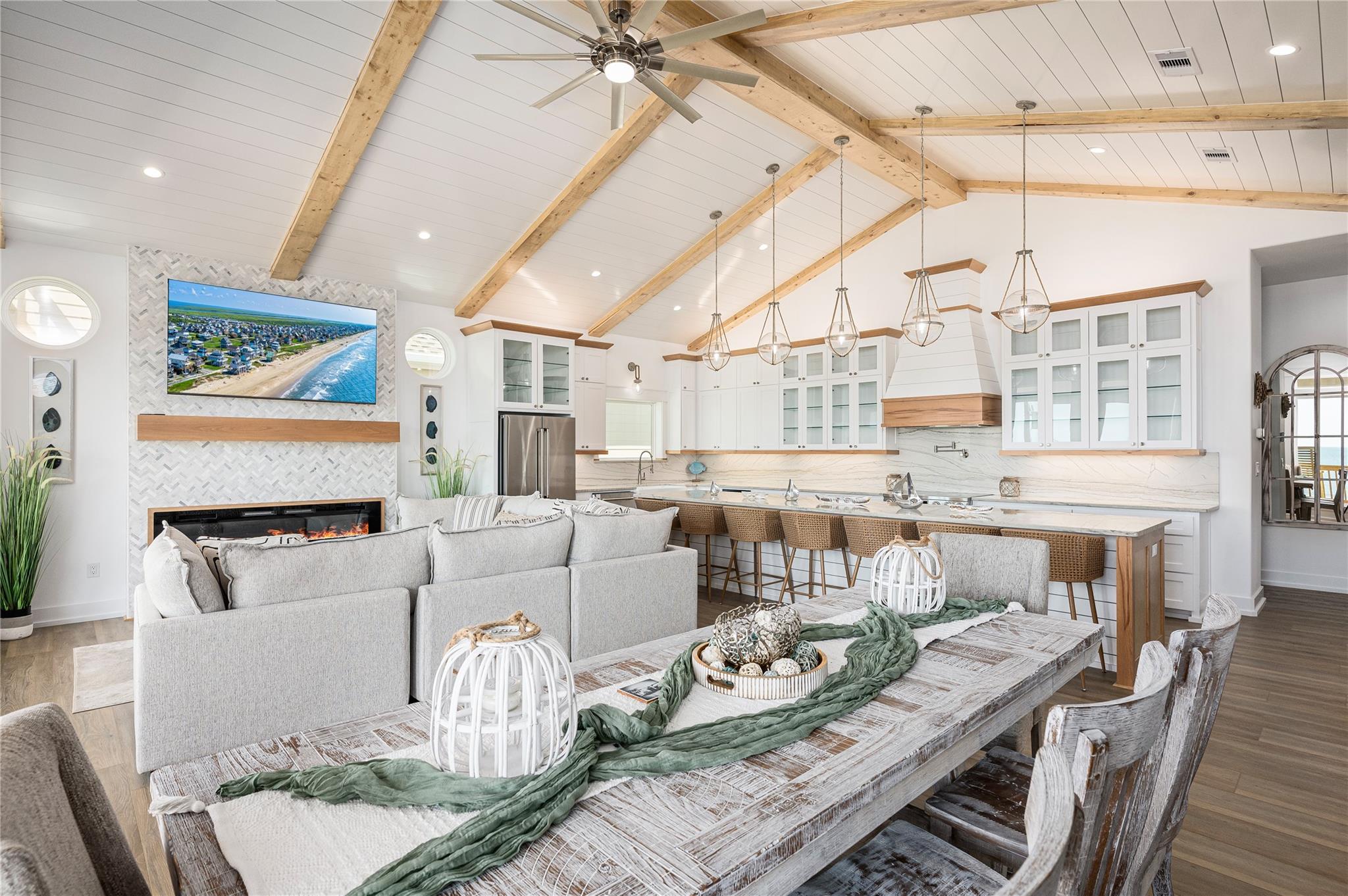 Crystal Beach, Texas, 77650, United States, 4 Bedrooms Bedrooms, ,3 BathroomsBathrooms,Residential,Active,1944100