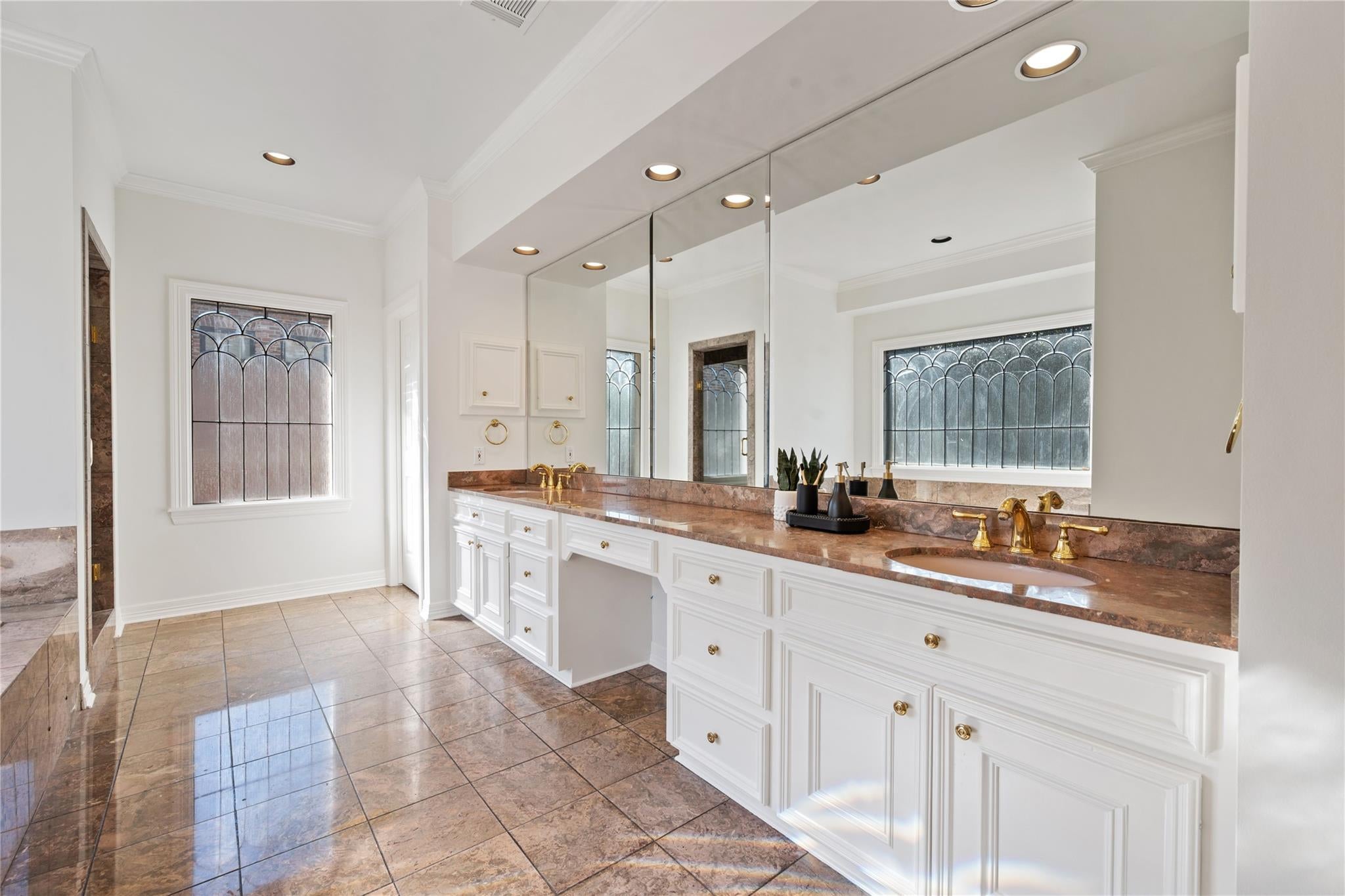 Houston, Texas, 77027, United States, 4 Bedrooms Bedrooms, ,5 BathroomsBathrooms,Residential,Active,1973647