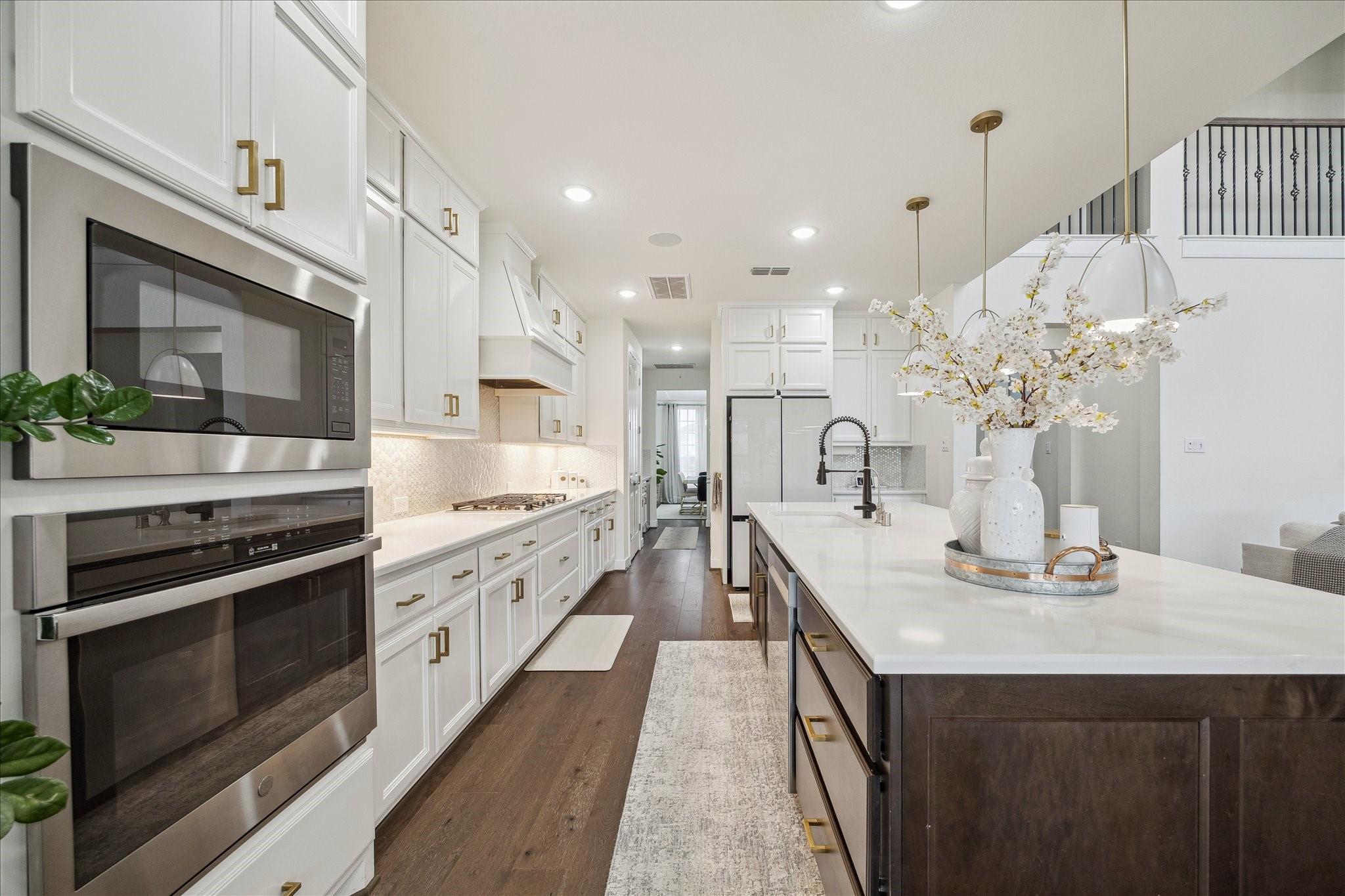 Sugar Land, Texas, 77479, United States, 4 Bedrooms Bedrooms, ,5 BathroomsBathrooms,Residential,Active,2006987