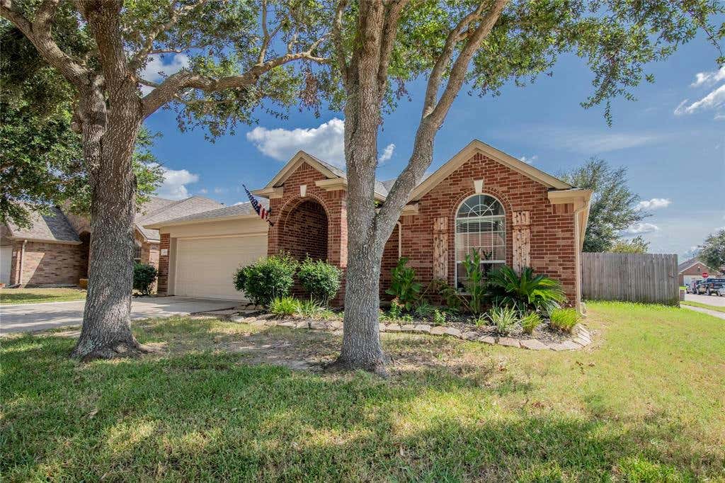 4710 MERIDIAN PARK DR, PEARLAND, TX 77584, photo 1 of 28