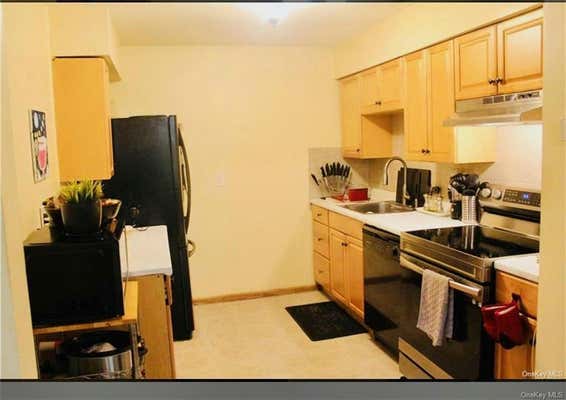 1 SECORA RD APT B17, MONSEY, NY 10952, photo 4 of 9