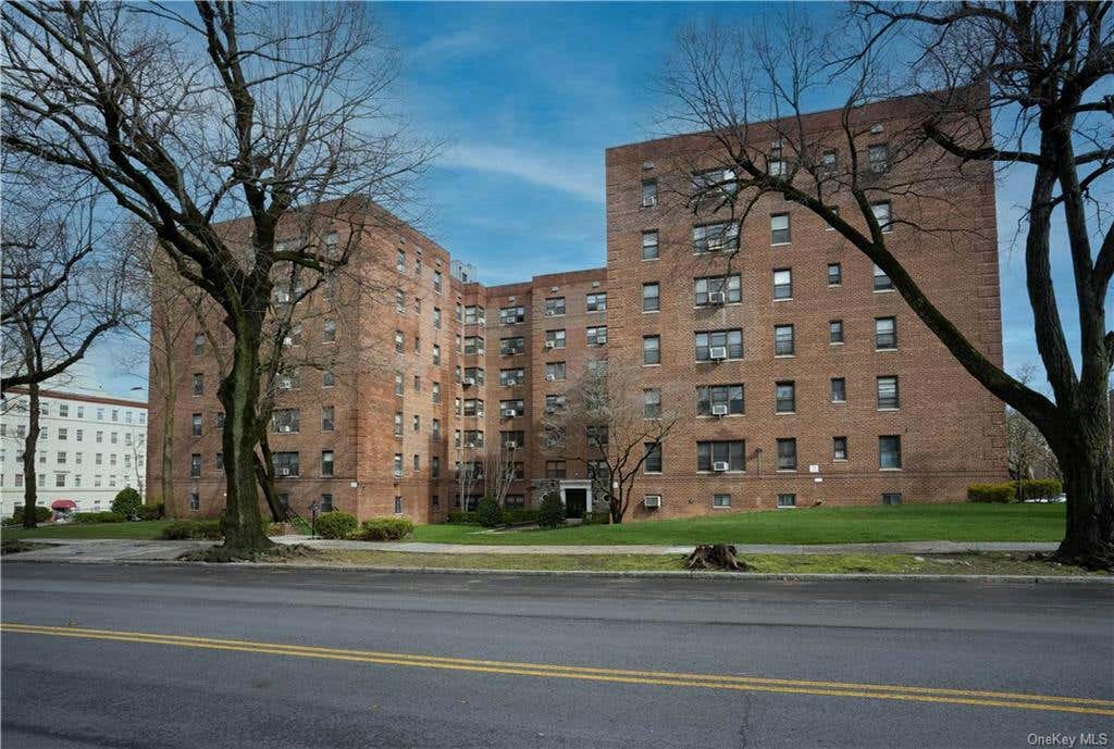 465 E LINCOLN AVE APT 421, MOUNT VERNON, NY 10552, photo 1 of 16