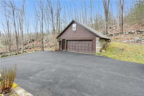 2 RUSH DR, PUTNAM VALLEY, NY 10579, photo 3 of 35