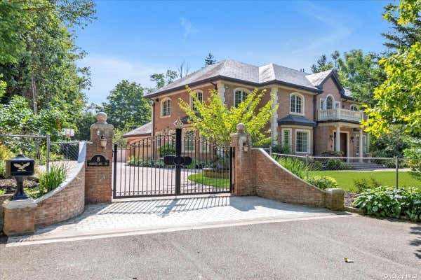 8 CHANTICLARE DR, MANHASSET, NY 11030 - Image 1