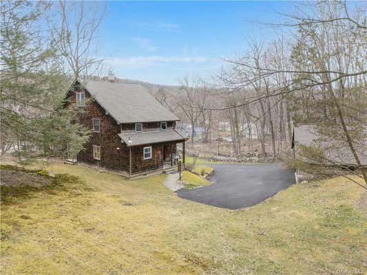 2 RUSH DR, PUTNAM VALLEY, NY 10579, photo 4 of 35