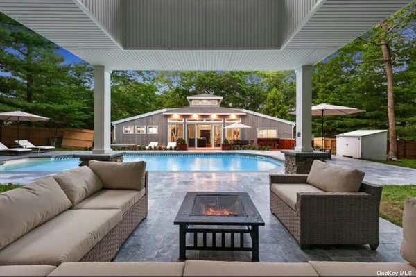 10 WINTERBERRY LN, EAST HAMPTON, NY 11937 - Image 1