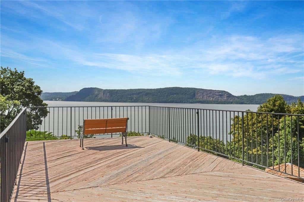 20 HUDSON POINT LN, OSSINING, NY 10562, photo 1 of 26