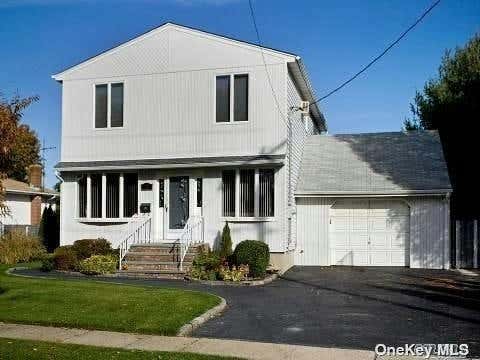 70 SCHOOLHOUSE RD, OLD BETHPAGE, NY 11804 - Image 1