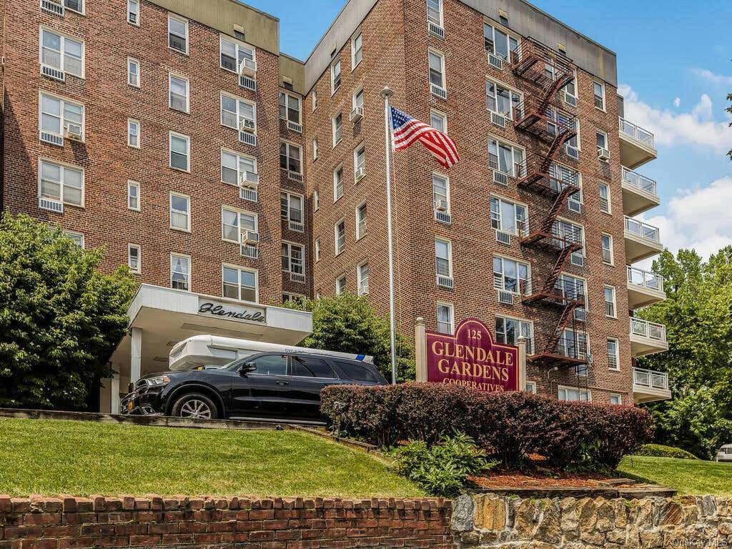 125 BRONX RIVER RD APT 2A, YONKERS, NY 10704, photo 1 of 19