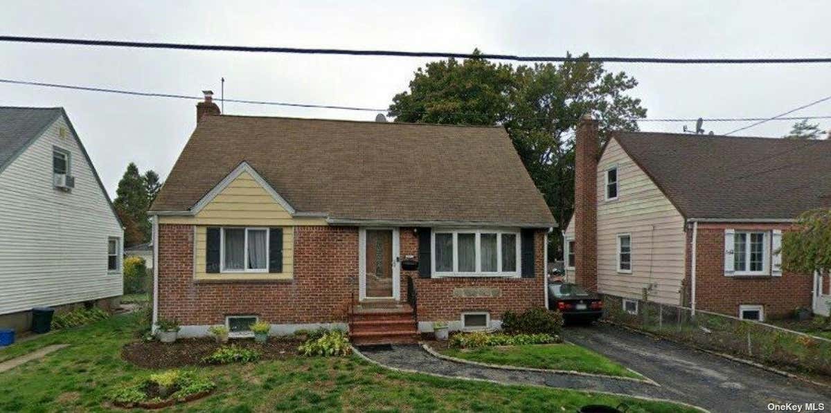 43 CLEMENTE PL, HEMPSTEAD, NY 11550, photo 1