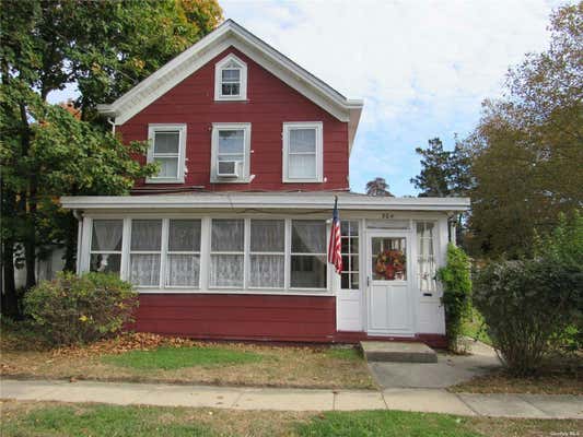 204 UNION AVE, RIVERHEAD, NY 11901 - Image 1