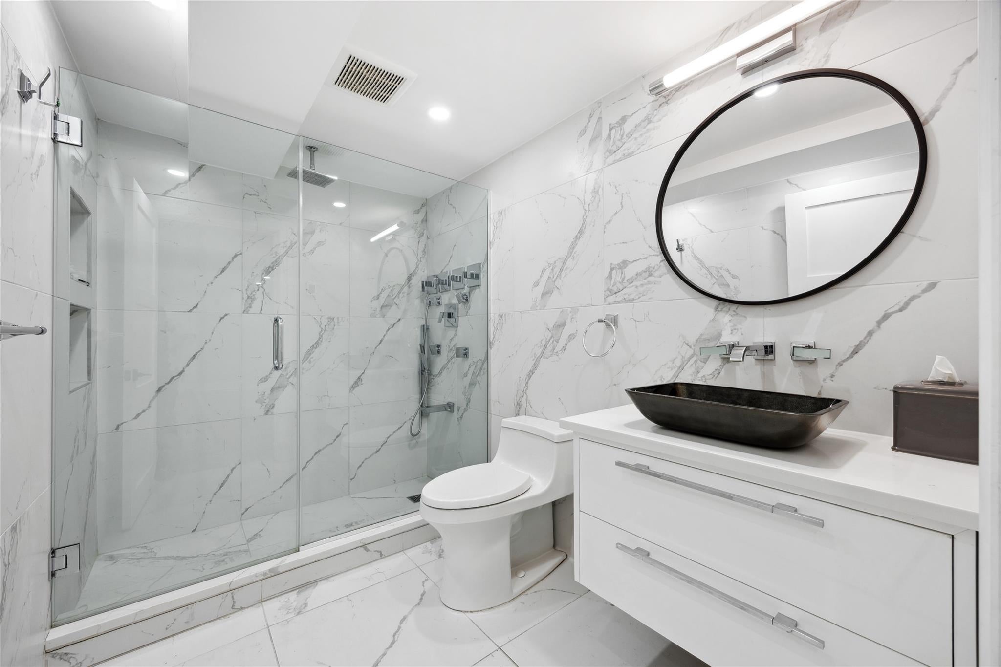 Douglaston, New York, 11363, United States, ,5 BathroomsBathrooms,Residential,Active,1741588