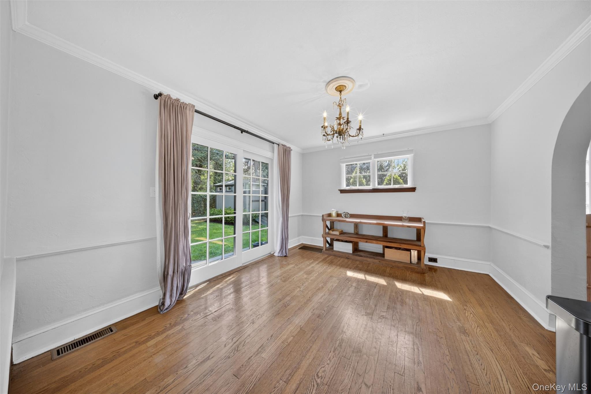 Manhasset, New York, 11030, United States, 4 Bedrooms Bedrooms, ,3 BathroomsBathrooms,Residential,Active,2045030