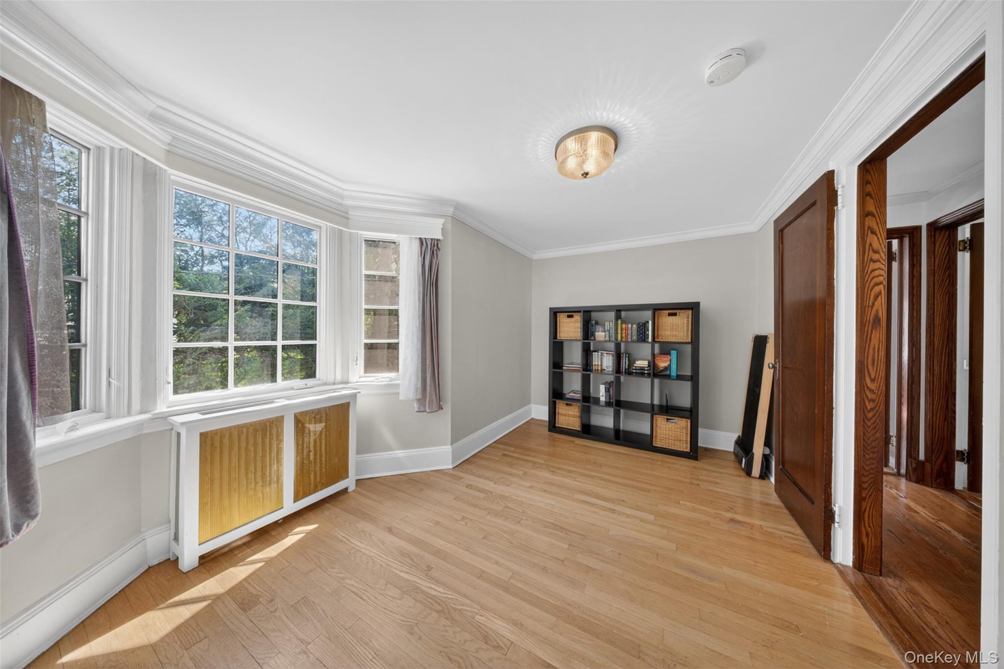 Manhasset, New York, 11030, United States, 4 Bedrooms Bedrooms, ,3 BathroomsBathrooms,Residential,Active,2045030