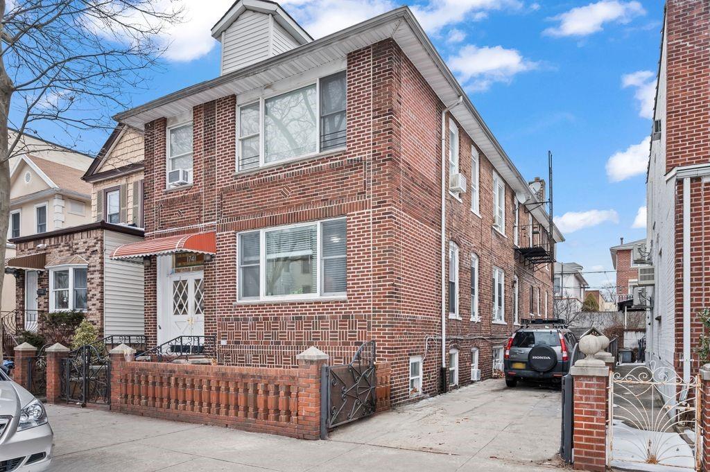 Brooklyn, New York, 11204, United States, 10 Bedrooms Bedrooms, ,6 BathroomsBathrooms,Residential,Active,1710730