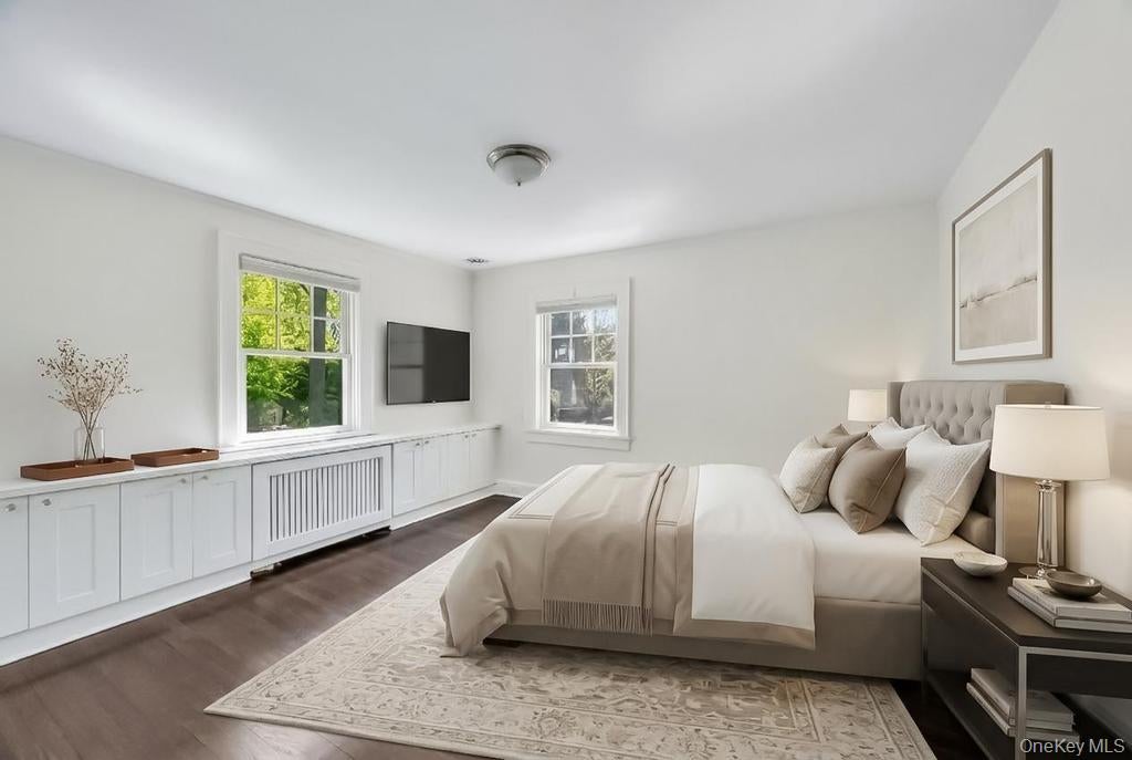 White Plains, New York, 10605, United States, 5 Bedrooms Bedrooms, ,4 BathroomsBathrooms,Residential,Pending,2045677