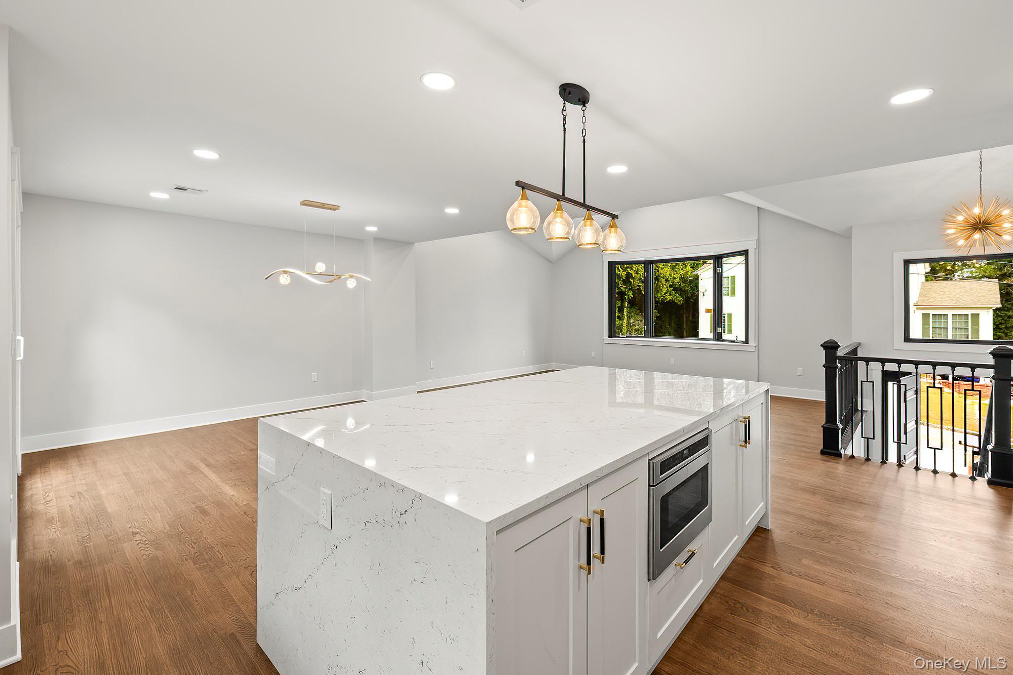 White Plains, New York, 10607, United States, 4 Bedrooms Bedrooms, ,3 BathroomsBathrooms,Residential,Active,1965798