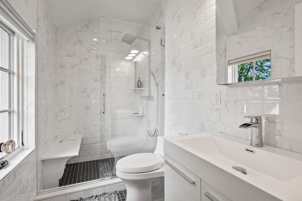 Little Neck, New York, 11362, United States, 5 Bedrooms Bedrooms, ,6 BathroomsBathrooms,Residential,Active,1908169