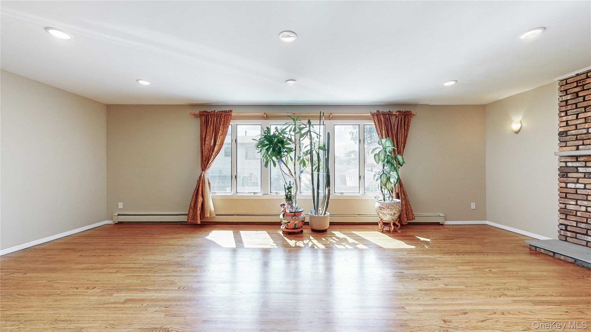 Bayside, New York, 11360, United States, 5 Bedrooms Bedrooms, ,3 BathroomsBathrooms,Residential,Active,1941326