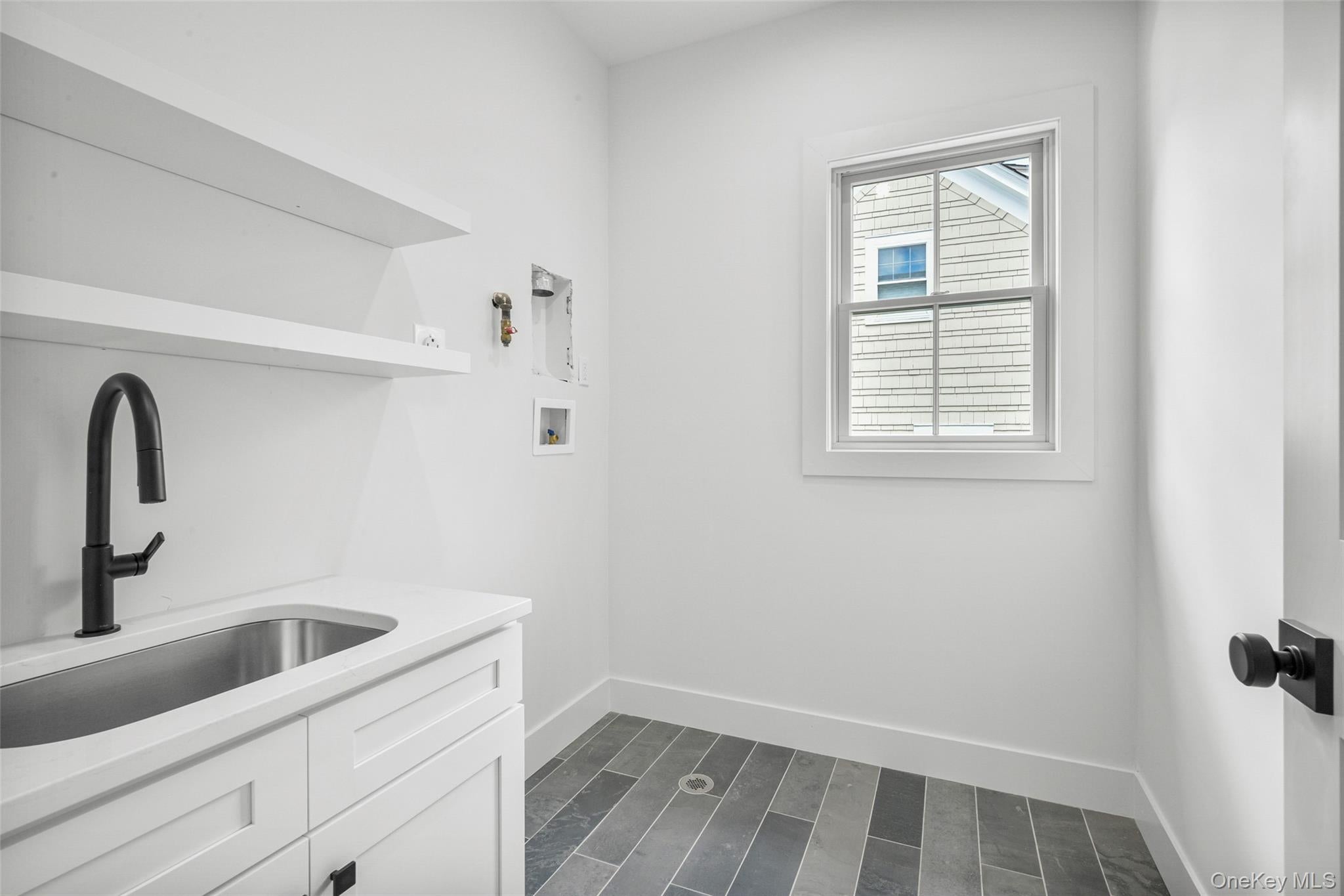 Scarsdale, New York, 10583, United States, 5 Bedrooms Bedrooms, ,5 BathroomsBathrooms,Residential,Active,1888466