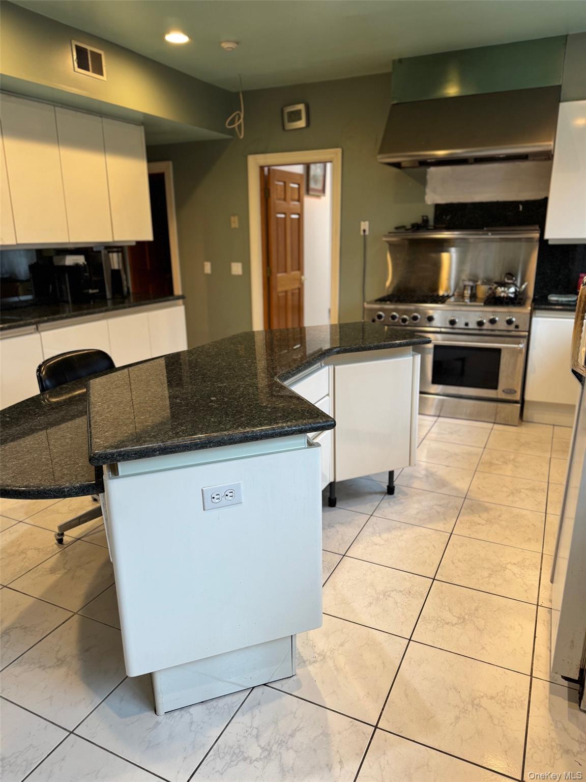 Scarsdale, New York, 10583, United States, 6 Bedrooms Bedrooms, ,4 BathroomsBathrooms,Residential,Active,1965841