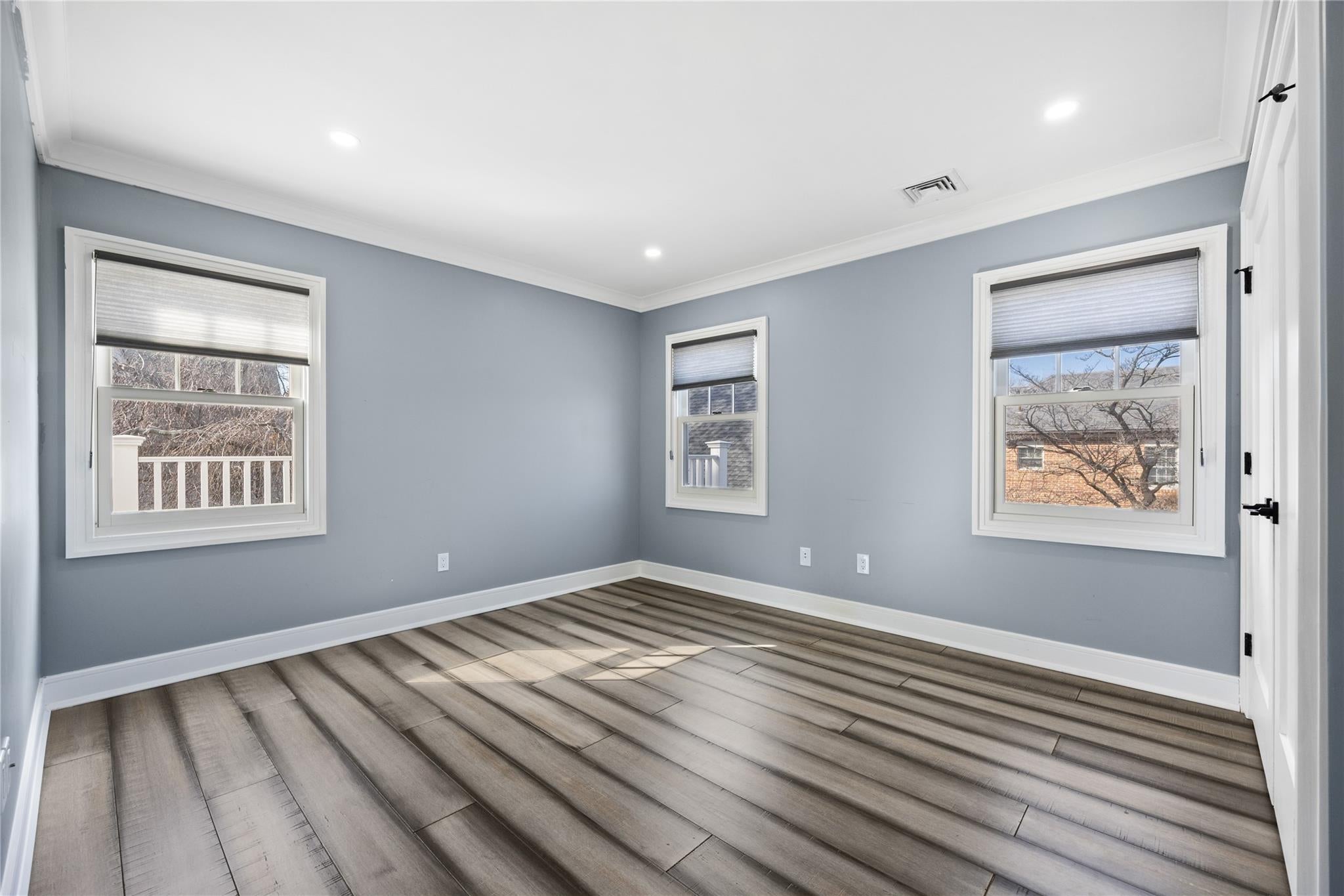 Douglaston, New York, 11363, United States, ,5 BathroomsBathrooms,Residential,Active,1741588