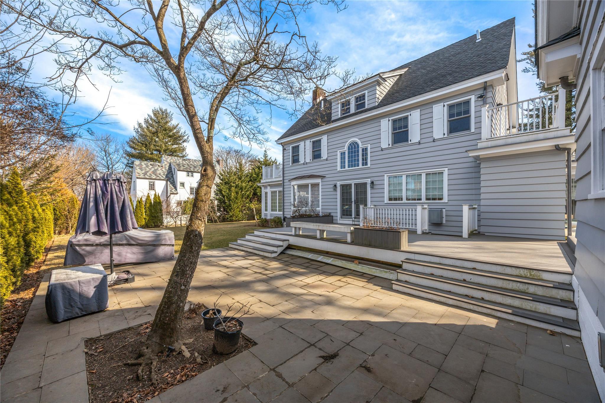 Douglaston, New York, 11363, United States, ,5 BathroomsBathrooms,Residential,Active,1741588