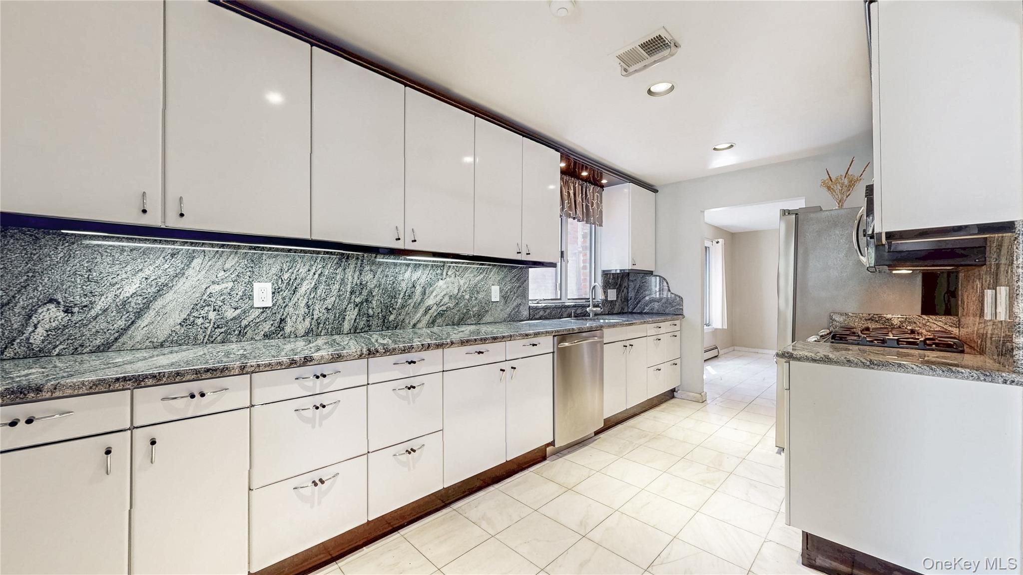 Bayside, New York, 11360, United States, 5 Bedrooms Bedrooms, ,3 BathroomsBathrooms,Residential,Active,1941326