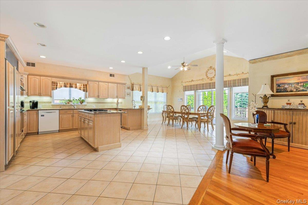 Scarsdale, New York, 10583, United States, 4 Bedrooms Bedrooms, ,4 BathroomsBathrooms,Residential,Active,1951822