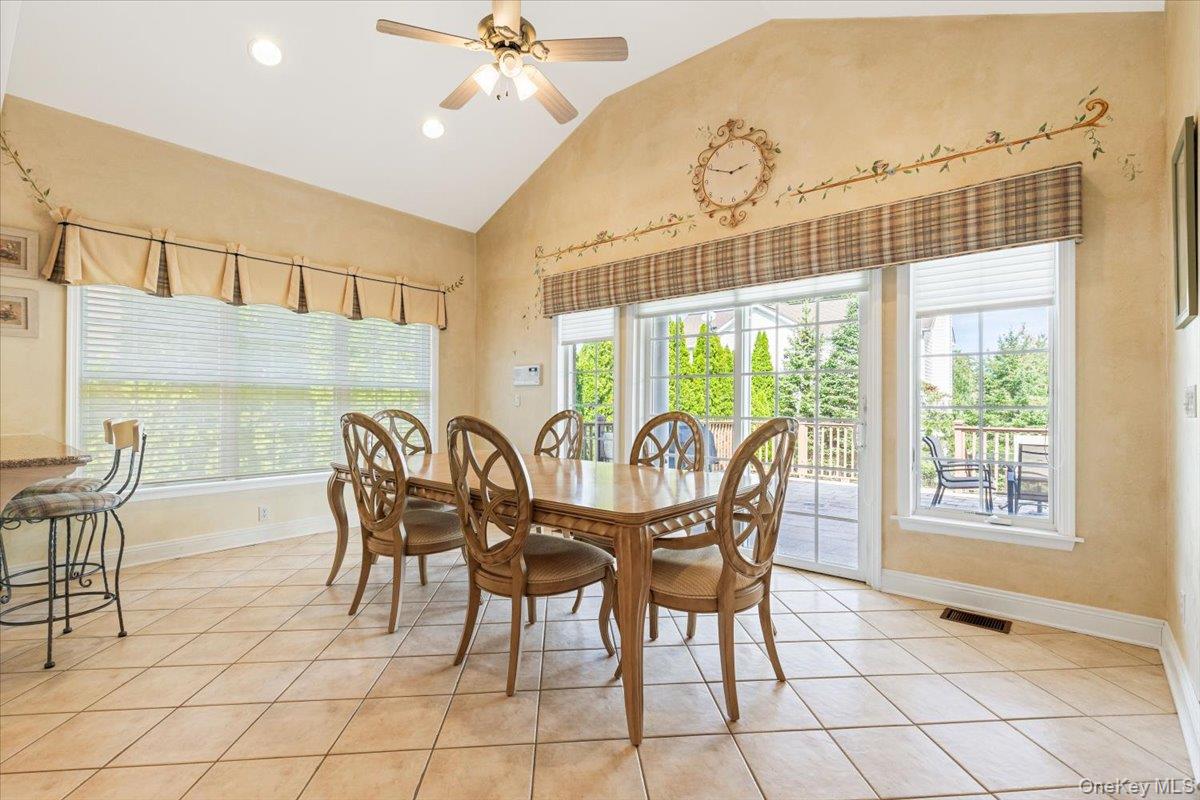 Scarsdale, New York, 10583, United States, 4 Bedrooms Bedrooms, ,4 BathroomsBathrooms,Residential,Active,1951822