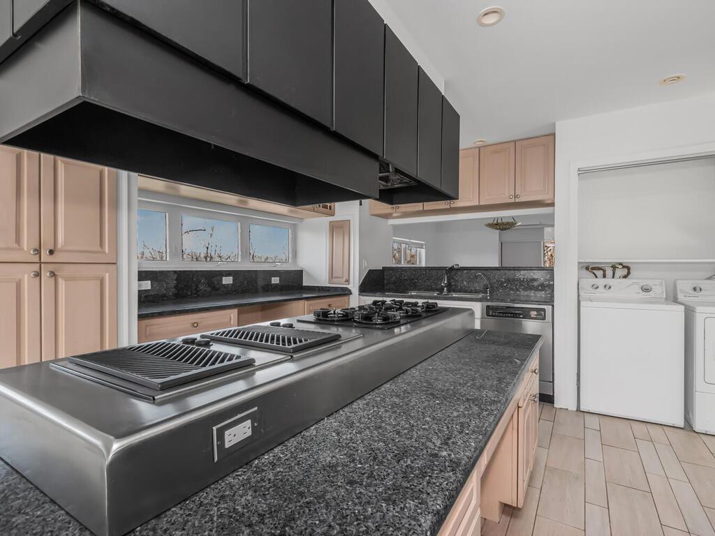 Bronx, New York, 10471, United States, 4 Bedrooms Bedrooms, ,3 BathroomsBathrooms,Residential,Active,1764906