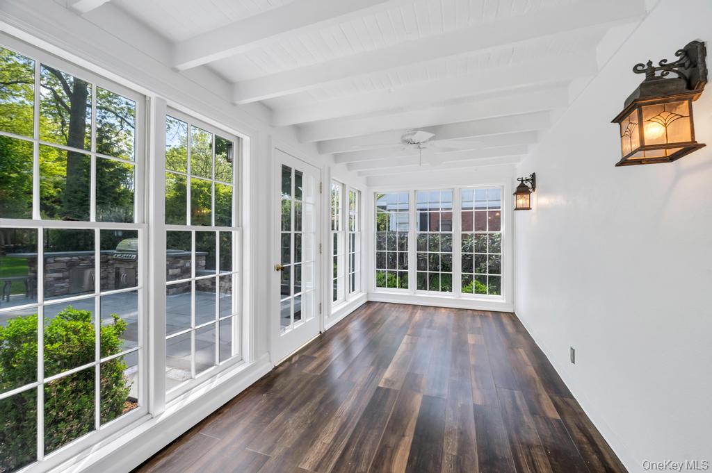 White Plains, New York, 10605, United States, 5 Bedrooms Bedrooms, ,4 BathroomsBathrooms,Residential,Pending,2045677