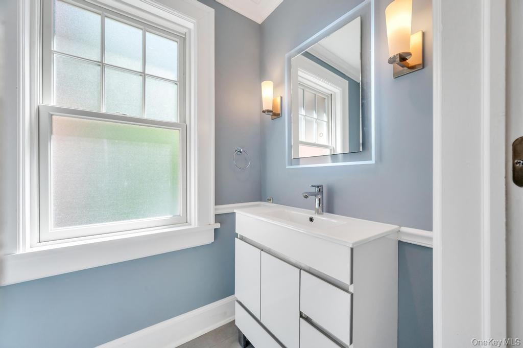 White Plains, New York, 10605, United States, 5 Bedrooms Bedrooms, ,4 BathroomsBathrooms,Residential,Pending,2045677