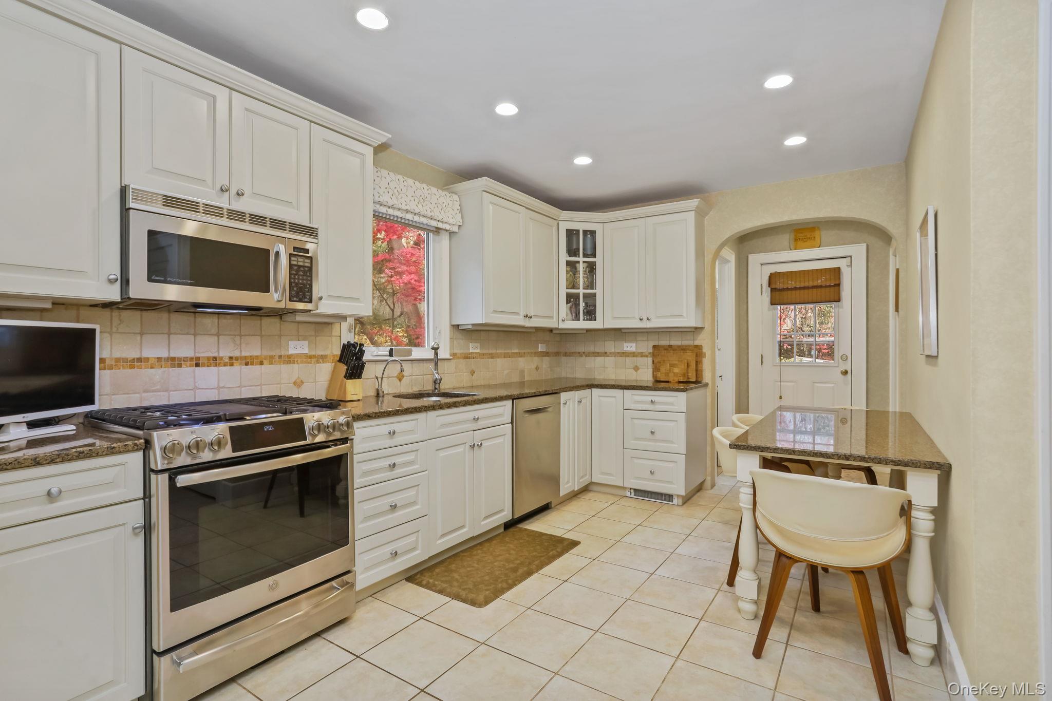 Pleasantville, New York, 10570, United States, 3 Bedrooms Bedrooms, ,3 BathroomsBathrooms,Residential,Active,2041438
