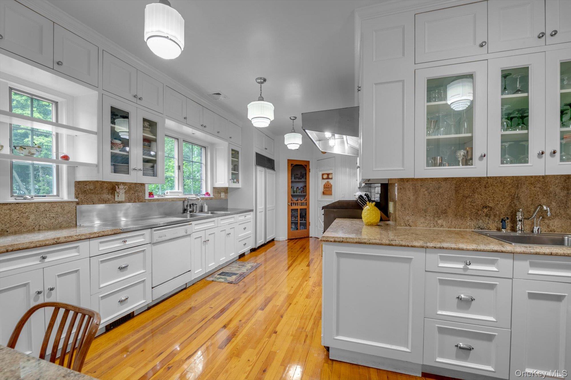 Great Neck, New York, 11021, United States, 5 Bedrooms Bedrooms, ,6 BathroomsBathrooms,Residential,Active,1824539