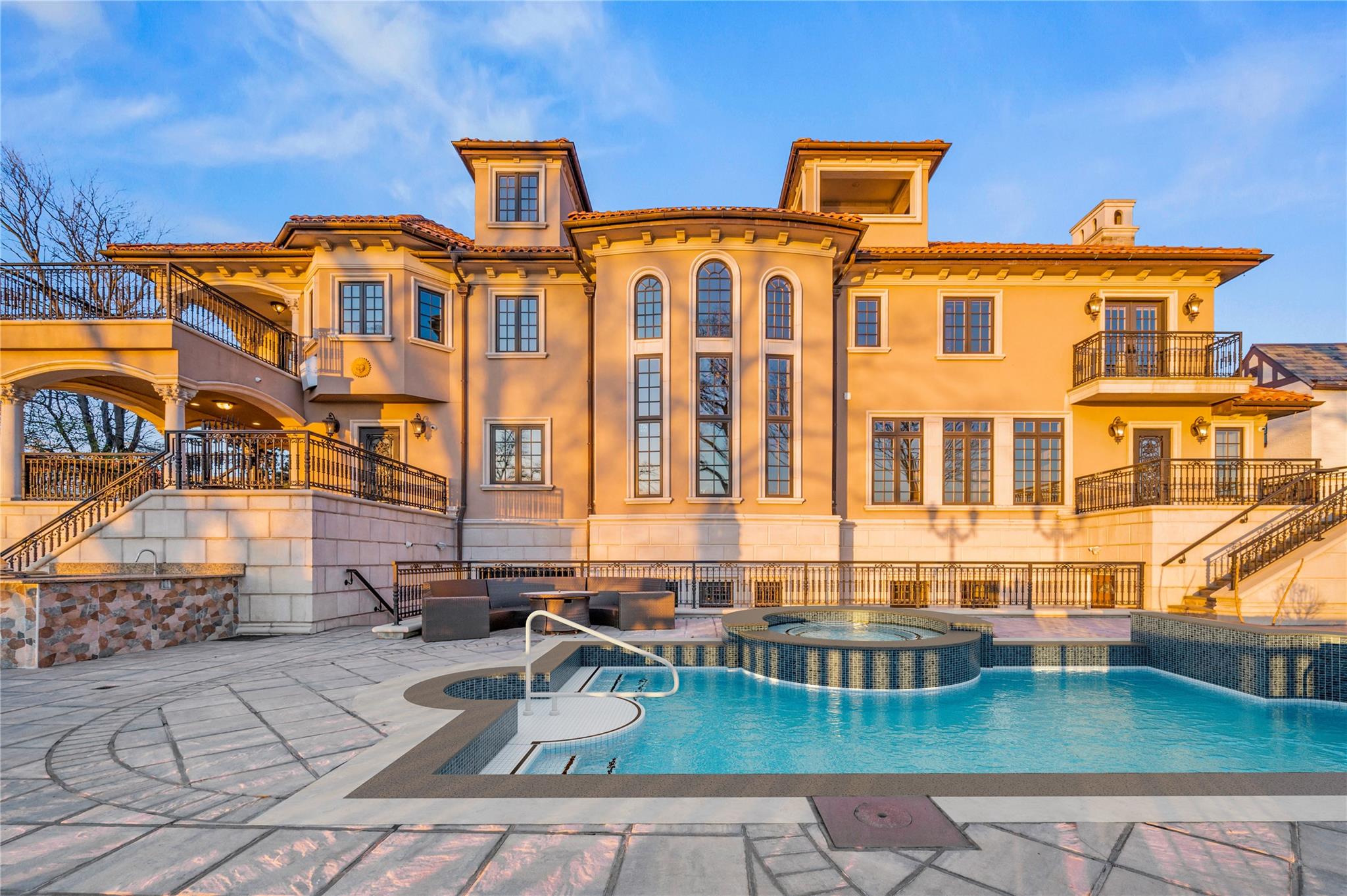 Malba, New York, 11357, United States, 5 Bedrooms Bedrooms, ,7 BathroomsBathrooms,Residential,Active,1761248