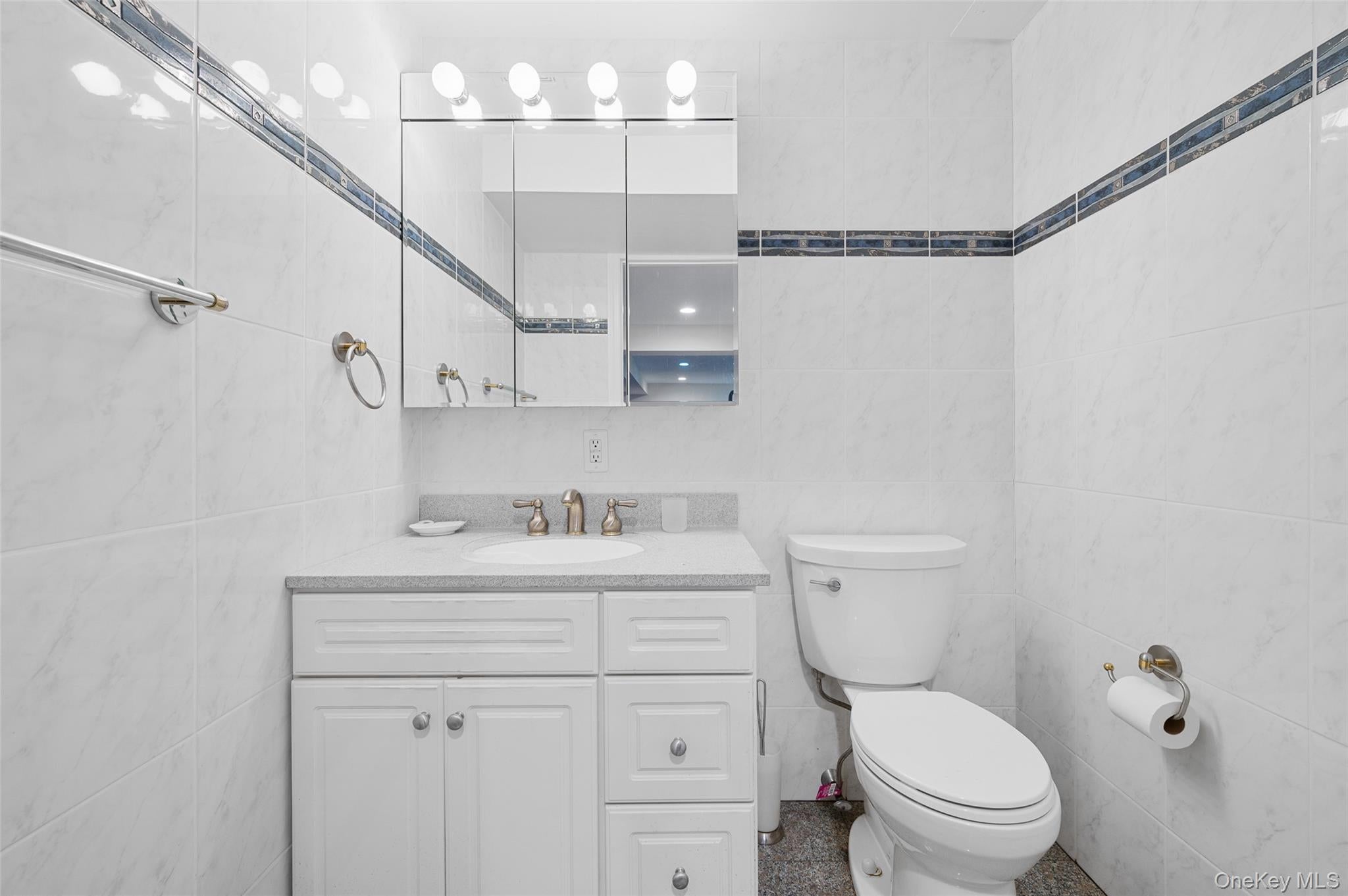 Manhasset, New York, 11030, United States, 5 Bedrooms Bedrooms, ,6 BathroomsBathrooms,Residential,Active,1788462