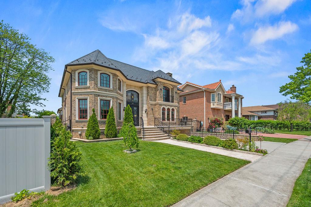 Little Neck, New York, 11362, United States, 5 Bedrooms Bedrooms, ,6 BathroomsBathrooms,Residential,Active,1908169