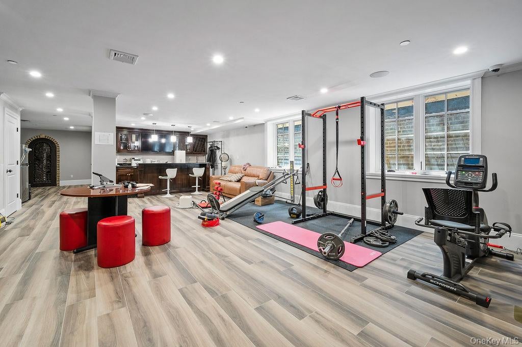 Little Neck, New York, 11362, United States, 5 Bedrooms Bedrooms, ,6 BathroomsBathrooms,Residential,Active,1908169
