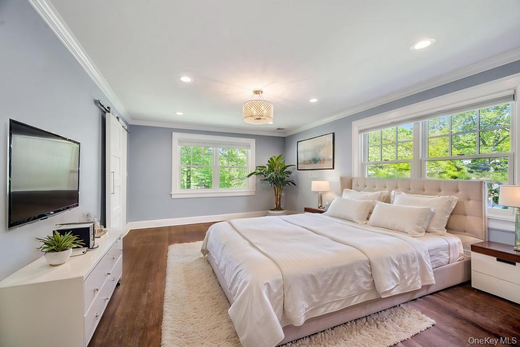 White Plains, New York, 10605, United States, 5 Bedrooms Bedrooms, ,4 BathroomsBathrooms,Residential,Pending,2045677