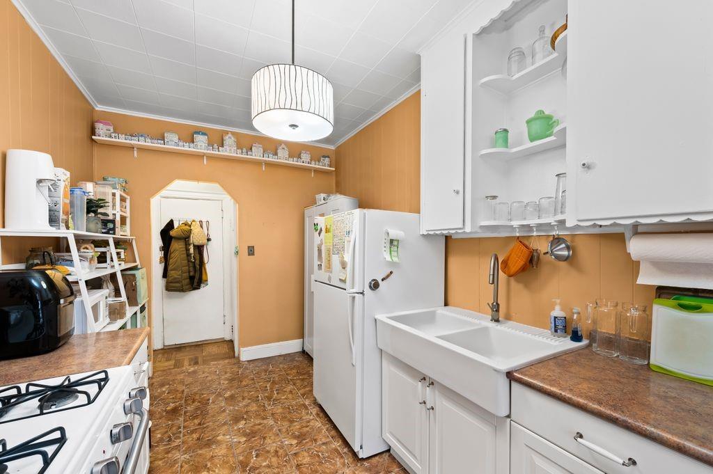 Brooklyn, New York, 11204, United States, 10 Bedrooms Bedrooms, ,6 BathroomsBathrooms,Residential,Active,1710730