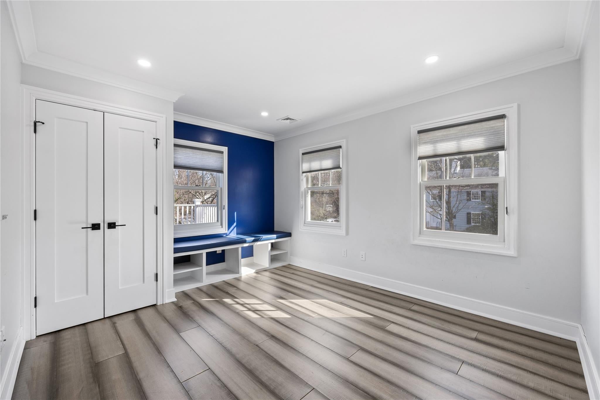 Douglaston, New York, 11363, United States, ,5 BathroomsBathrooms,Residential,Active,1741588