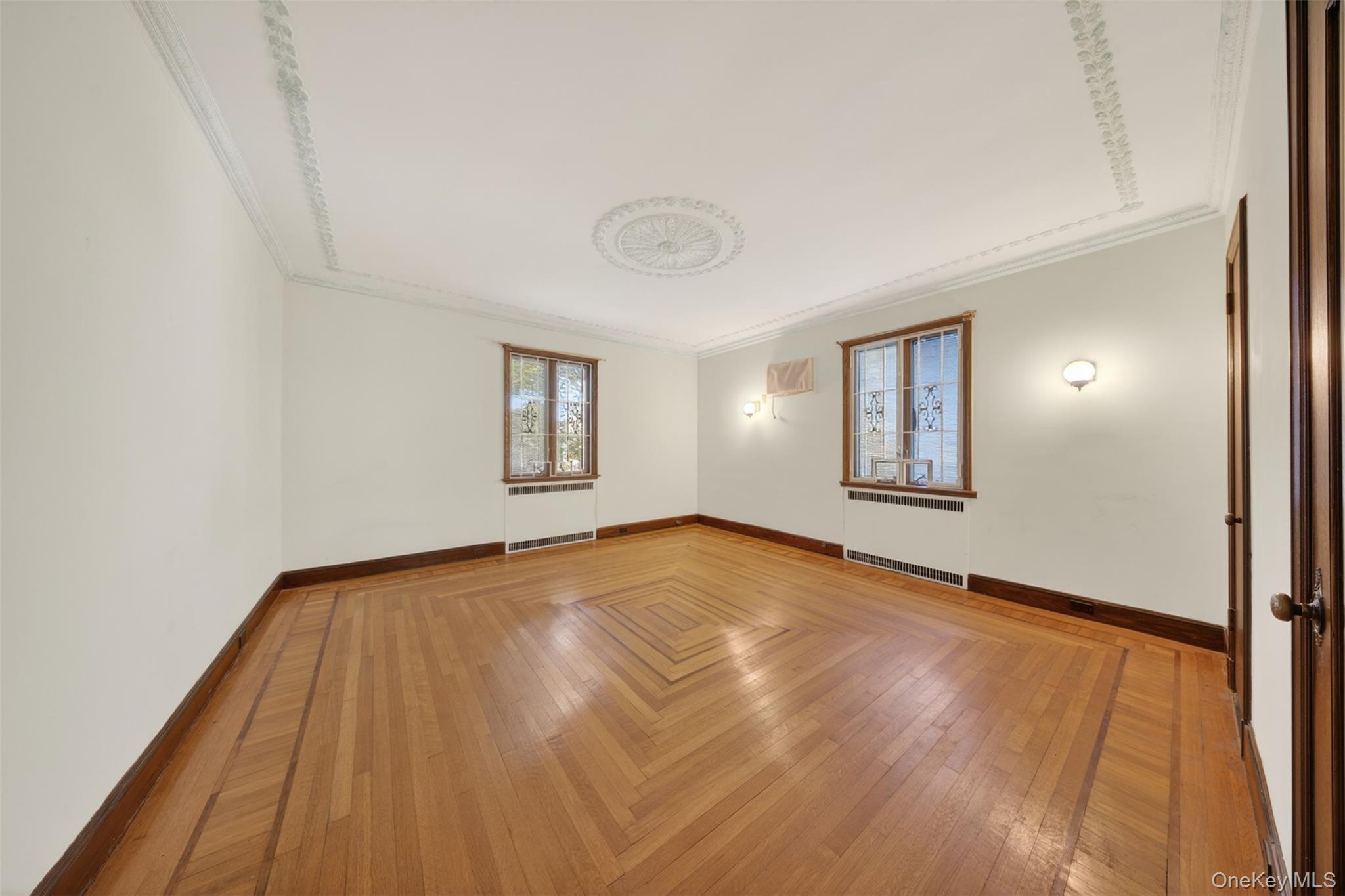 Flushing, New York, 11354, United States, 7 Bedrooms Bedrooms, ,6 BathroomsBathrooms,Residential,Active,2043439